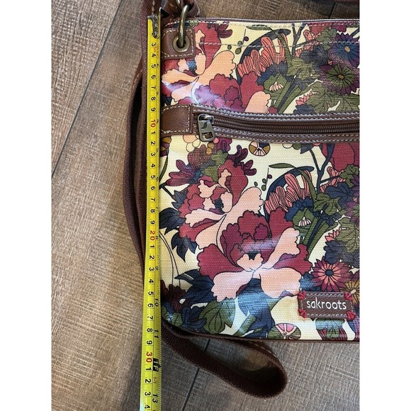 Sakroots Crimson Flower Power Medium Crossbody Bag - Picture 4 of 7
